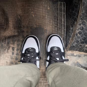 Sneaks Up Tuzla Marina’da Asimetrik Nike Air Force 1 Şikayeti