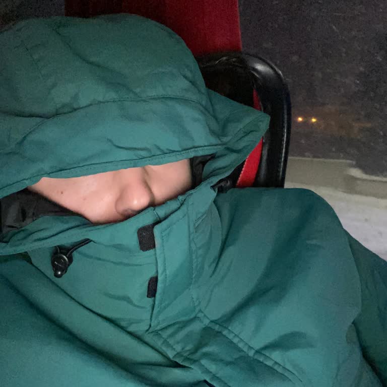 Isıtıcı Çalışmayan Ve Kirli Otobüste Uzun Gecikme