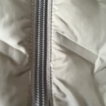 Kısa Sürede Kaz Tüyü Çıkması Ve Kumaşta Delik Oluşması Nedeniyle Ayıplı Mont İadesi Talebi