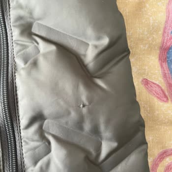 Kısa Sürede Kaz Tüyü Çıkması Ve Kumaşta Delik Oluşması Nedeniyle Ayıplı Mont İadesi Talebi