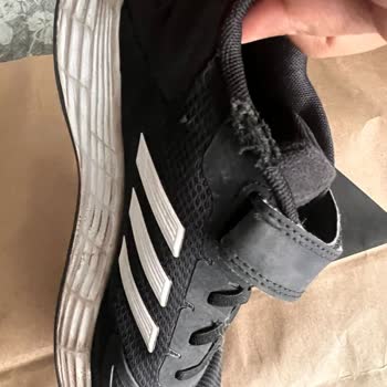 Adidas Ayakkabısının Kısa Sürede Yırtılması Ve Mağazanın Açıklama Yapmaması