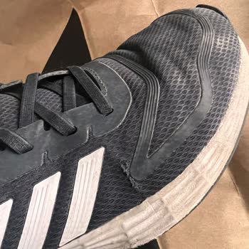 Adidas Ayakkabısının Kısa Sürede Yırtılması Ve Mağazanın Açıklama Yapmaması