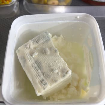 Sütaş Beyaz Peynir Kısa Sürede Küflendi