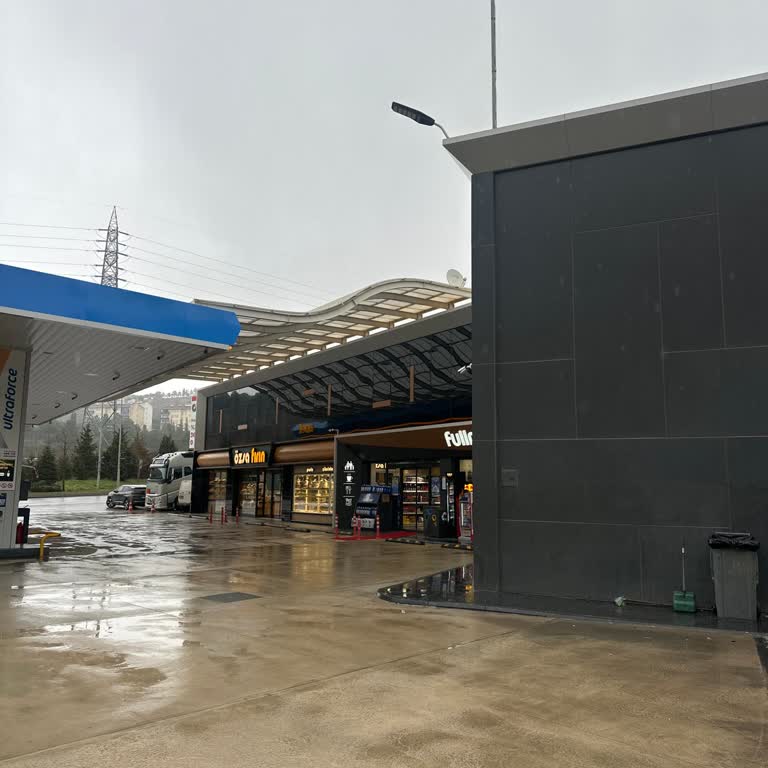 Opet İstasyonunda Çalışanın Saygısız Davranışı Ve İade Reddi