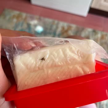 BİM Şubesinde Binvezir Peynir Paketi İçinde Sinek Bulunması Hijyen İhlali