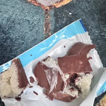 Waff Star Çikolatasında Plastik Poşet Parçası Tespiti Ve BİM’den Açıklama Talebi