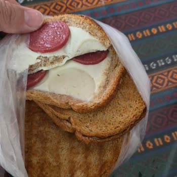 Aknaz Tost Peyniri Lezzetsiz, Çocuklar Yerken İğrendiler