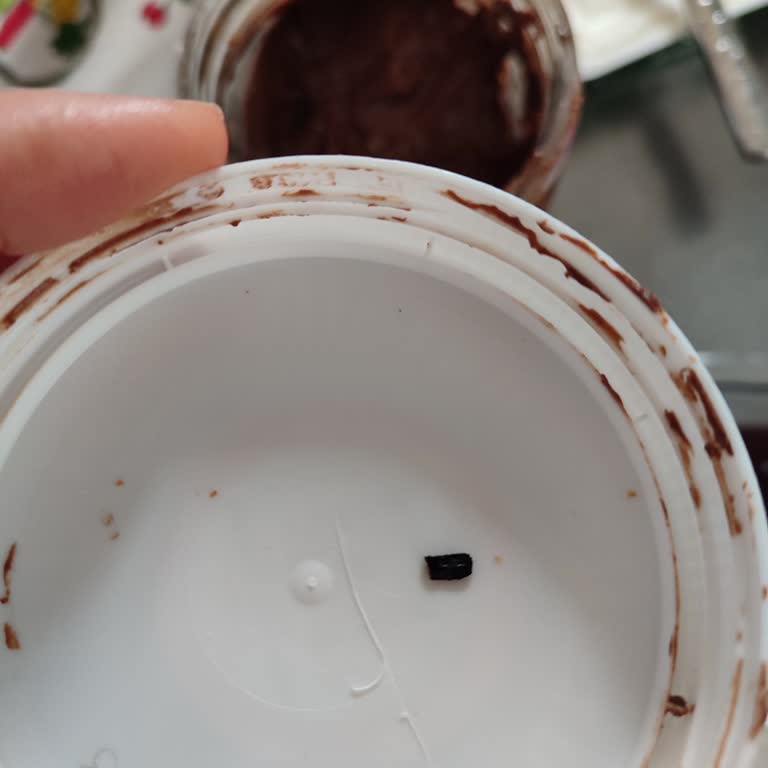 Nutella Kavanozunda Plastik Parça Bulunması Ve Sağlık Endişesi