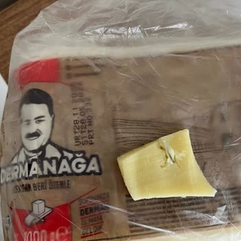 BİM Kaşar Peynirinde Sert Plastik Parça Boğazı Tehdit Etti