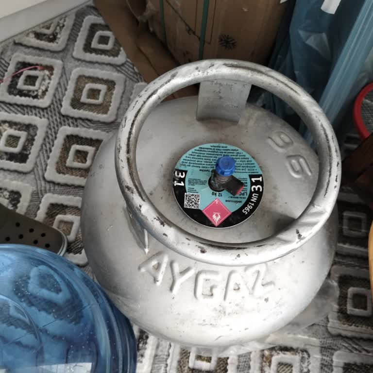 Aygaz Bayisinde Hızlı Boşalan Tüpler Güvenlik Endişesi Ve Yetkilinin Sorumluluk Reddi