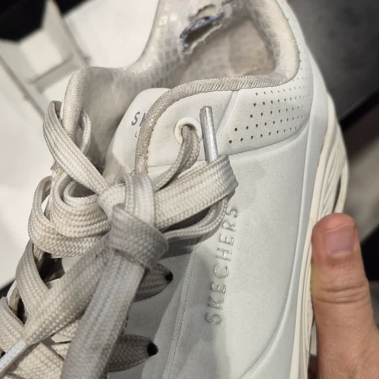 Skechers Ayakkabısında İç Astar Yırtılması Ve Mağaza Reddi