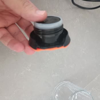 Karaca Termosunun Kapağı Kırıldı, Yedek Kapak Satışı Olmadığı İçin Şikayet