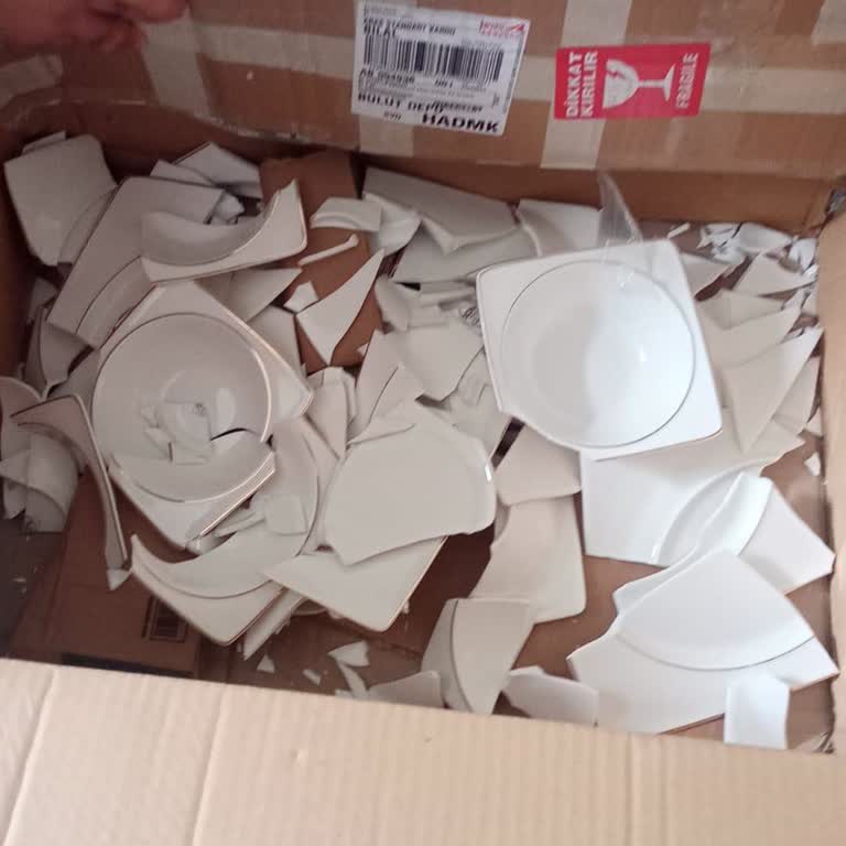 Aras Kargo'da Kırılan 12 Kişilik Yemek Takımı Ve 7.000 TL Satış Bedelinin Ödenmemesi