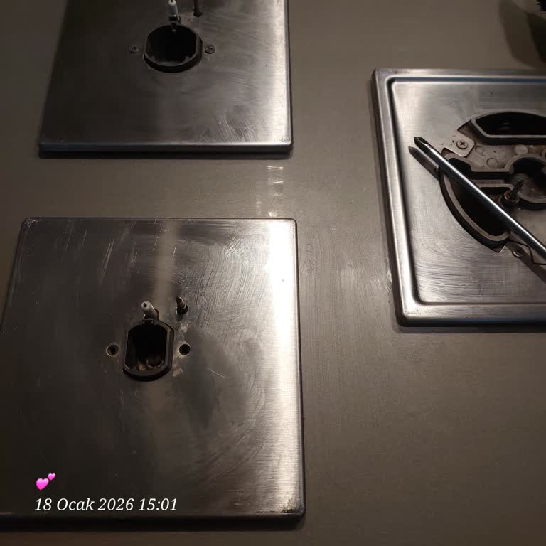 Bosch Set Üstü Ocakta Plaka Altına Su Ve Kir Kaçması Temizlenemiyor