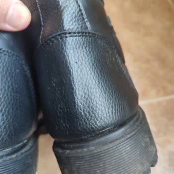 Greyder Botlarının Tabanı Ve Üstü Bir Ayda Çözüldü, Ücret İadesi Talep Ediliyor