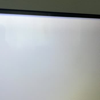 TCL Televizyon Ekranın Farklı Bölgelerinde Siyah Şeritler Oluşmaya Başladı