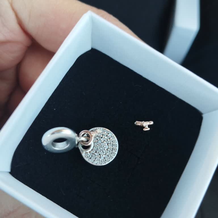 Pandora Charm Kırıldı, Çelişkili Açıklamalar Ve Değişim Reddi