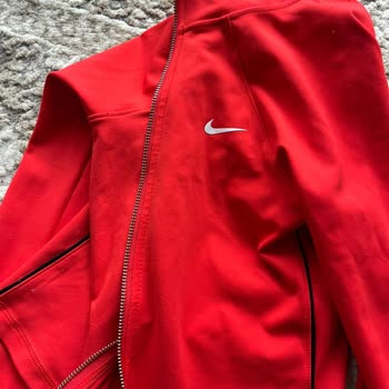 Nike Eşofmanlarda Hızlı Deformasyon Ve Renk Solması, Mağaza Şablon İade Reddediyor