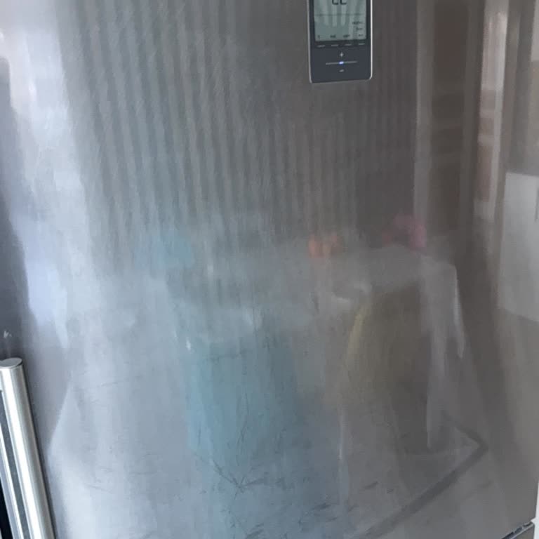 Siemens Buzdolabında Inox Kapak Renk Solması Ve Ücretli Keşif Şikayeti