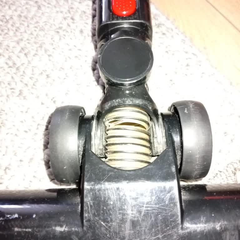 Arçelik Dikey Süpürge Borusundaki Yırtık İçin Garanti Kapsamında Ücretsiz Onarım Talebi