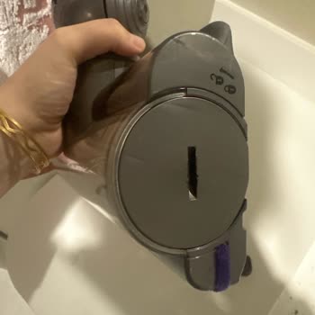 Dyson V15 Tangle Başlığı Çıkmıyor Ve Işıklı Boru Çatladı