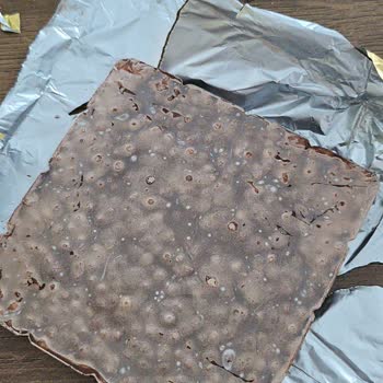 Eti Çikolatası Bozuk Ve Son Kullanma Tarihi Geçmemiş