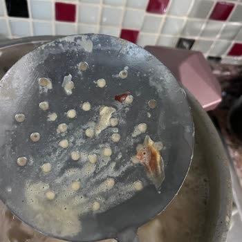 A101 Güzel Kızlar Mantısında Soğan Kabukları Bulunması Hijyen Endişesi