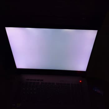 Asus ROG Strix G18 Display Has Unacceptable Light Leakage Problem