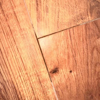 Beko Çamaşır Makinesi Kurulum İhmalinde Su Kaçağı Ve Parke Hasarı