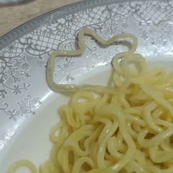 İndomie Noodle’da Kıl Bulunması Ve Sağlık Endişesi