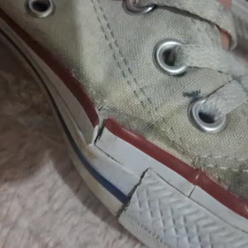 8 Ayda Yırtılan Converse Ayakkabıda Kalite Hayal Kırıklığı