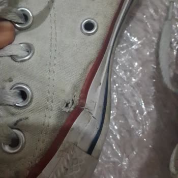 8 Ayda Yırtılan Converse Ayakkabıda Kalite Hayal Kırıklığı