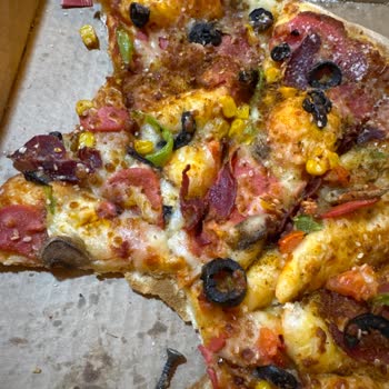 Domino's Pizza İçinden Çıkan Vida Gıdada Hayati Tehlike