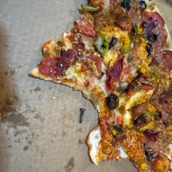 Domino's Pizza İçinden Çıkan Vida Gıdada Hayati Tehlike