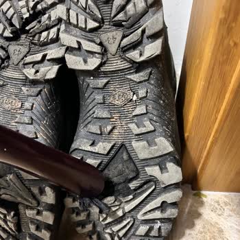 Scooter Ayakkabısının Tabanı Kısa Sürede Çatladı, Markadan Yanıt Gelmedi