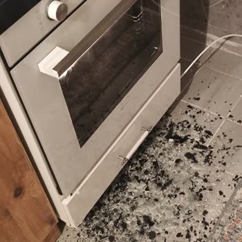 Siemens Ankastre Fırının Camı Patladı Güvenlik Tehlikesi