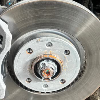 Yeni Opel Corsa Çamurlu, Çizik ve Paslı Teslim Edildi