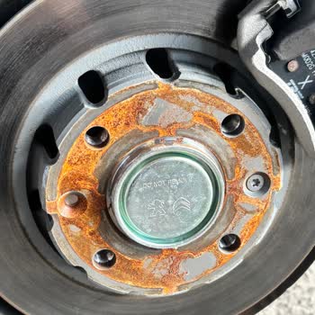 Yeni Opel Corsa Çamurlu, Çizik ve Paslı Teslim Edildi