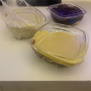 Üst Üste Paketlenen Tatlılar Yenilemez Hale Geldi, Yemeksepeti Yardımcı Olmadı