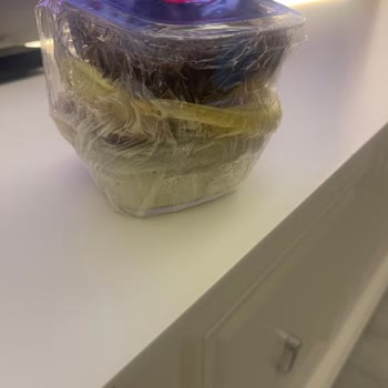 Üst Üste Paketlenen Tatlılar Yenilemez Hale Geldi, Yemeksepeti Yardımcı Olmadı