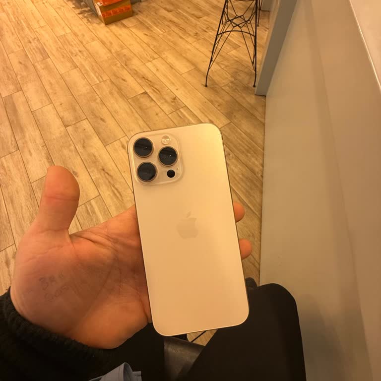 iPhone 16 Pro Max Battery and Screen Defect Warranty Dispute