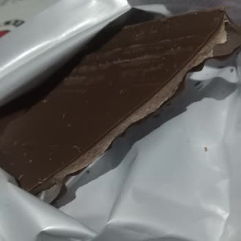 Milka Çikolatasının Katılaşmış Doldurumu Ve Çilek Tadının Eksikliği