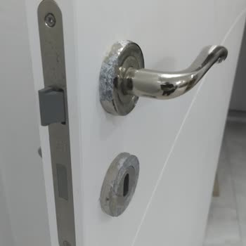 Kapı Kolları Soyulması Ve Menteşeler Paslanması İçin Garanti Kapsamında Onarım Talebi