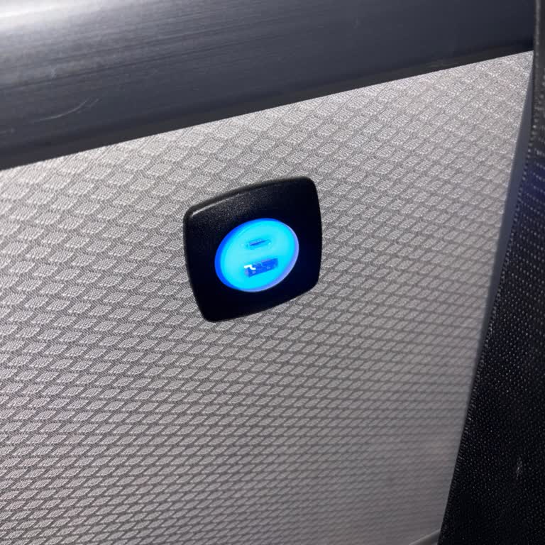 Kamil Koç Otobüsünde Type‑C Şarj Girişlerinin Çalışmaması Yolculuk Sırasında Mağduriyet Yaratıyor