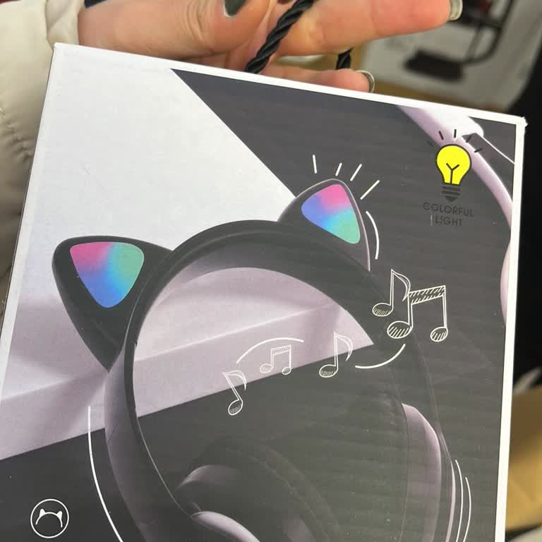 Deneme Kulaklık Aniden Kırıldı, Mağaza Haksız 600 TL Talep Etti