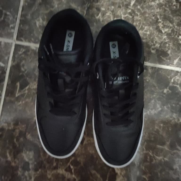 FLO'da Satın Alınan Kadın Spor Ayakkabısında Koku Ve Vurma Sorunu, Ücret İadesi Bekliyor