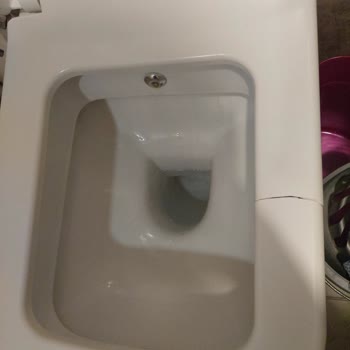 Kale Vale Klozet Kapağının Tekrarlayan Kırılması Ve Güvenlik Endişesi