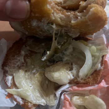 Burger King Hamburgerinde Kocaman Marul Sapı Çıktı Ve Hijyen Endişesi