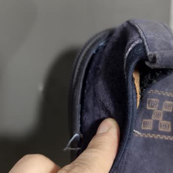 Ayakkabı Tabandan Yırtıldı, Mağaza Faturasızlığı Ve Sert Tavırla Müşteriyi Kovdu