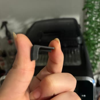 Makinede Yıkanabilir Yazısı Nedeniyle Süt Haznesi Kırıldı Ve Ücretsiz Parça Değişimi Talep Ediyorum